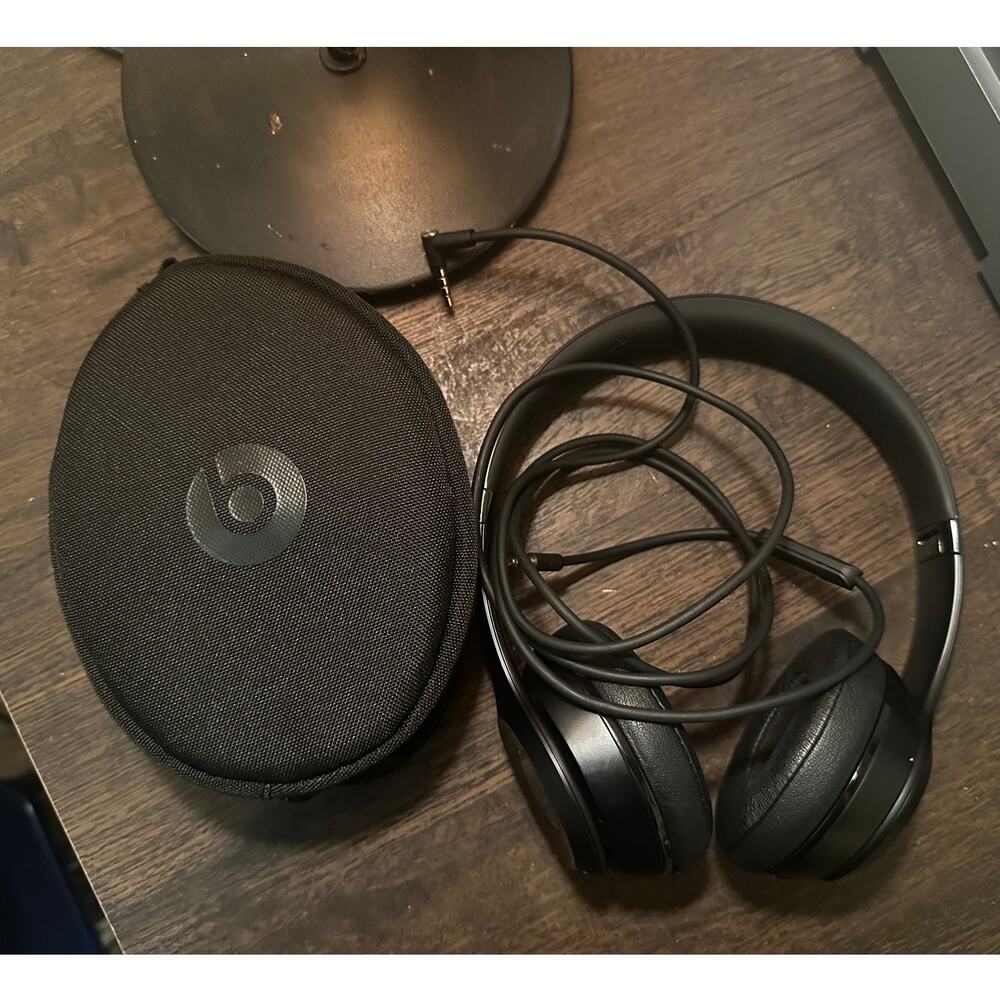 BEATS BY DR DRE SOLO 2 WIRELESS HEADPHONES W/CASE